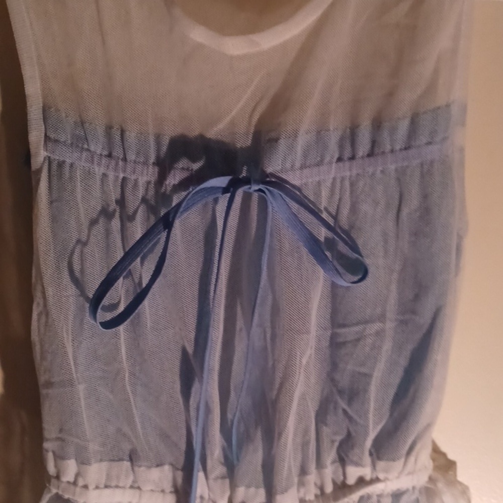 DKNY TOP FITS LIKE A MEDIUM - Picture 3 of 5